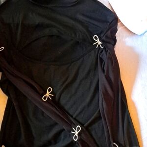 Black long sleeve fancy bows shirt.1x
